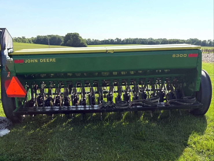 john-deere-8300-image-1