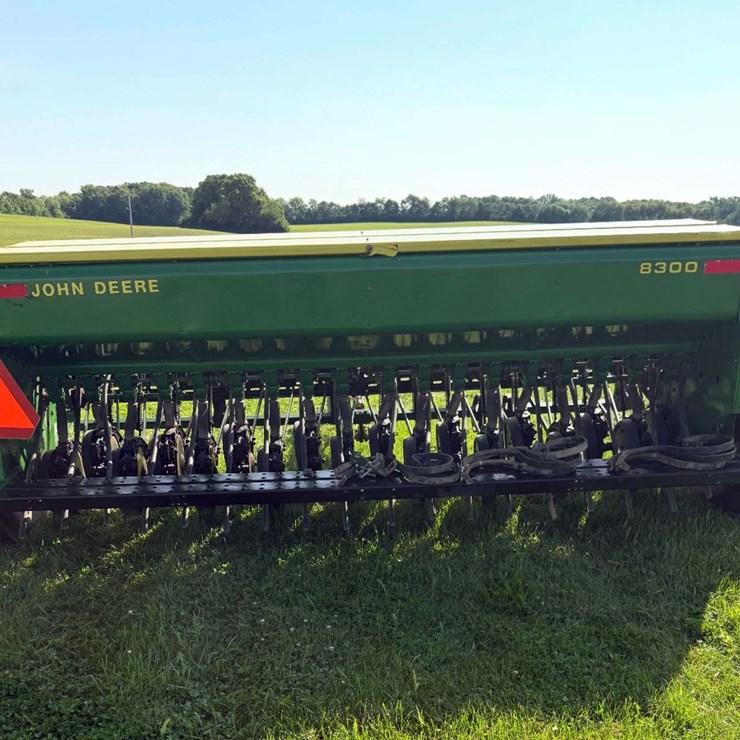 JOHN DEERE 8300