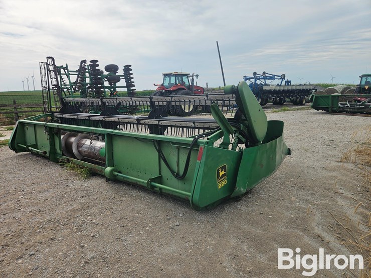 john-deere-220-image-5