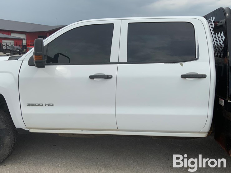 2016-chevrolet-3500-image-14
