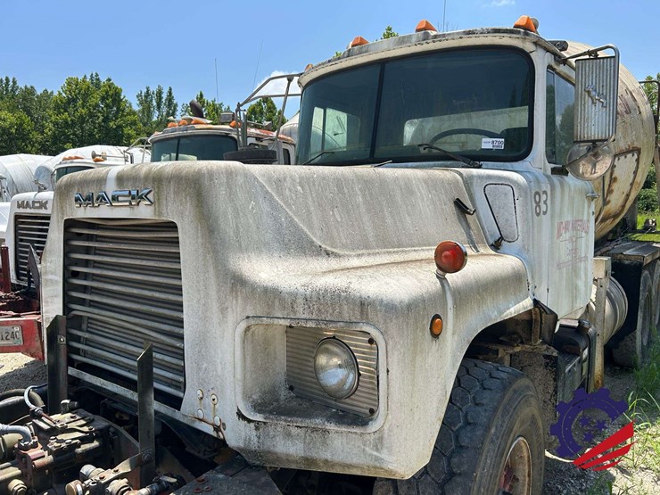 1997-mack-dm690s-image-18