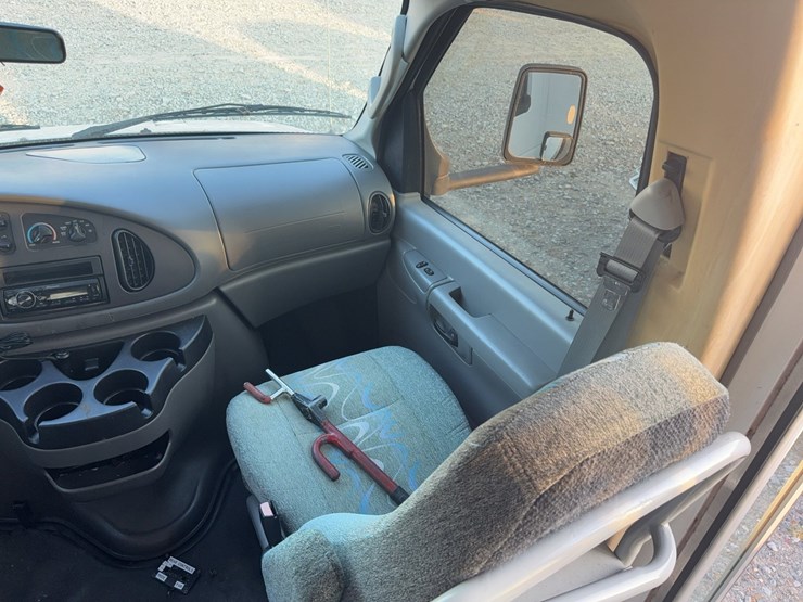 2006-ford-e450-image-49