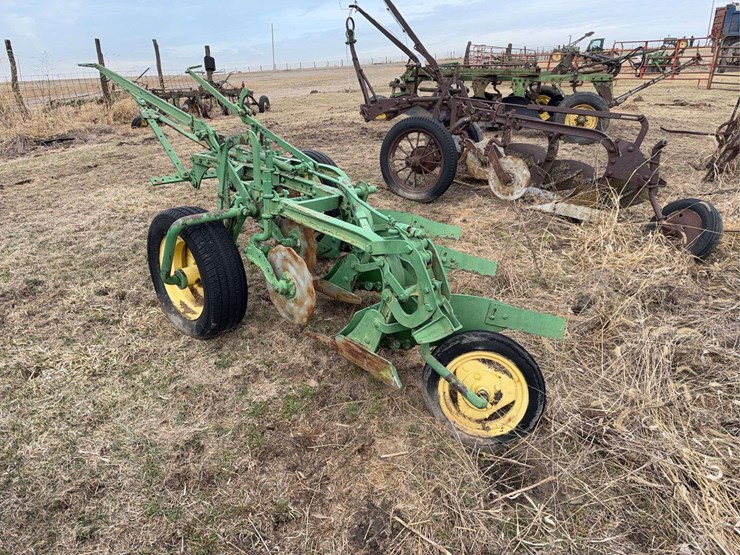 john-deere-pull-type-three-bottom-plow-image-3
