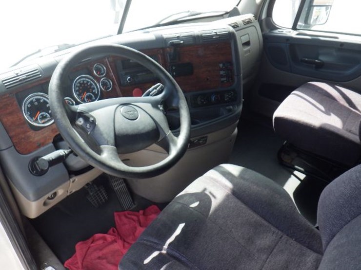 2017-freightliner-cascadia-125-evolution-image-19