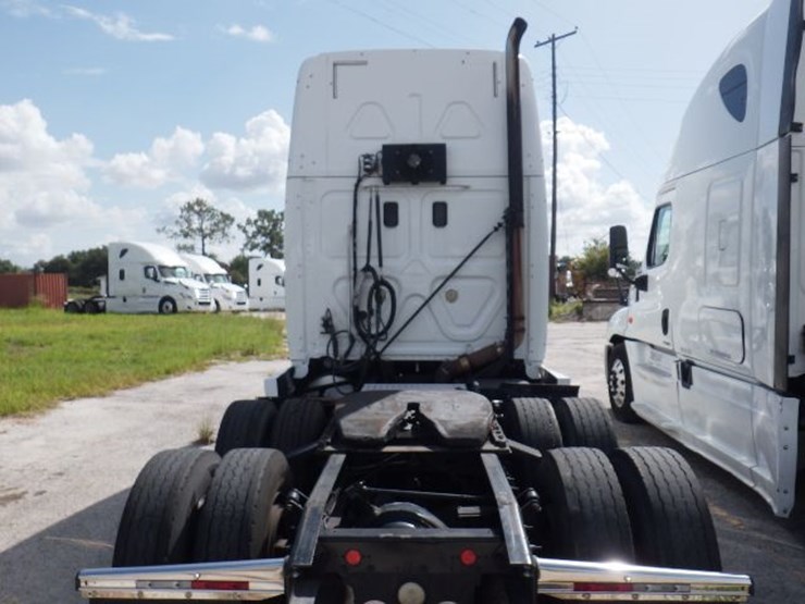 2017-freightliner-cascadia-125-evolution-image-14