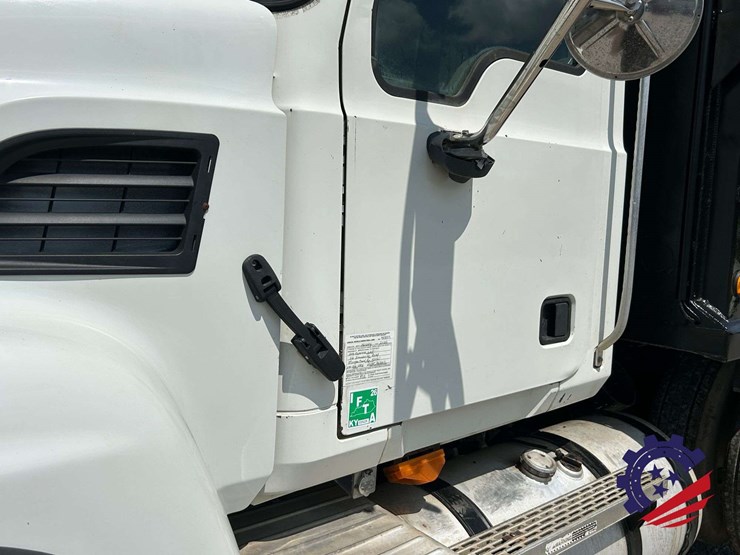 2007-mack-granite-cv713-image-34