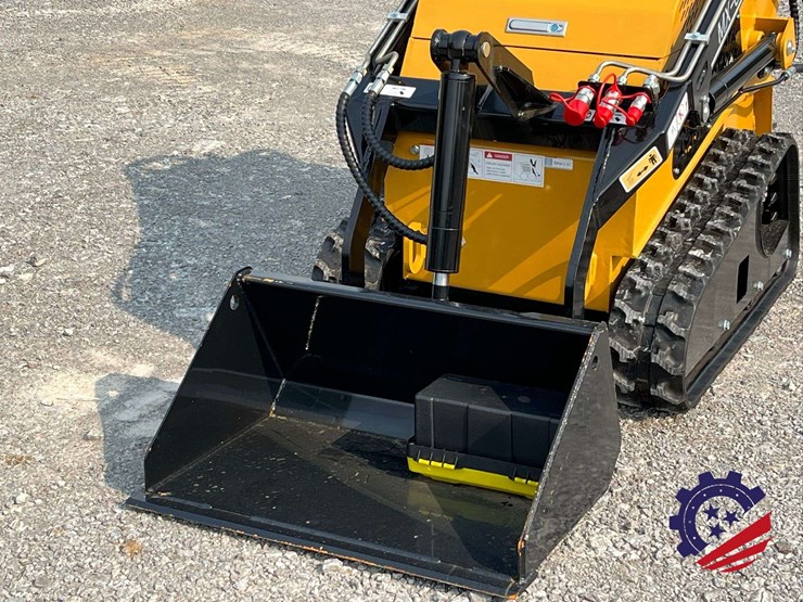 unused-2026-agt-mx-crt23-compact-track-loader-image-11