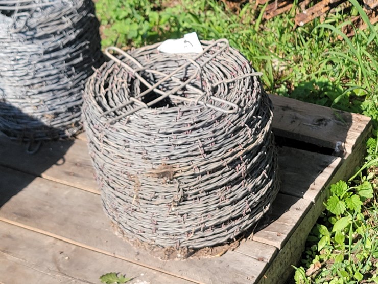 #9941-•-(4)-rolls-of-barbed-wire-image-4