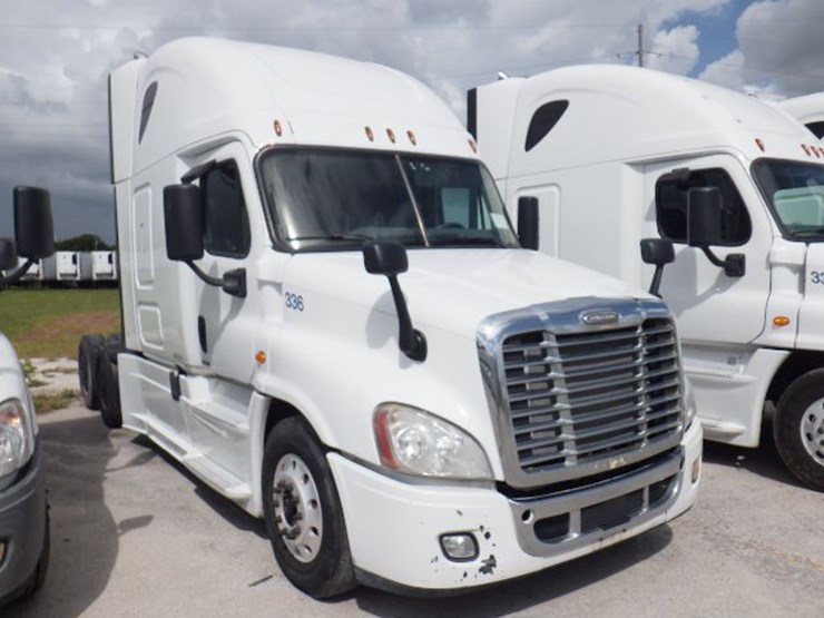 2017-freightliner-cascadia-125-evolution-image-3