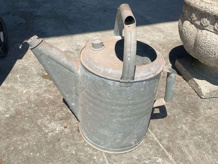 galvanized-watering-can-image-1