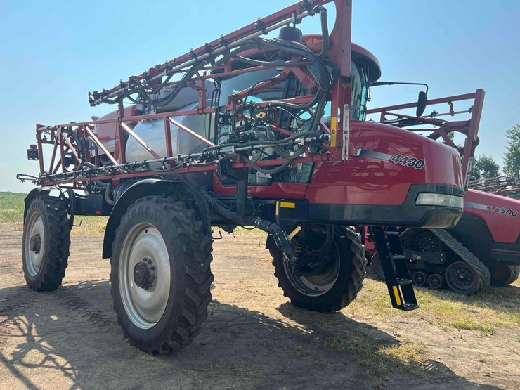 case-ih-patriot-4430-sprayer-image-4