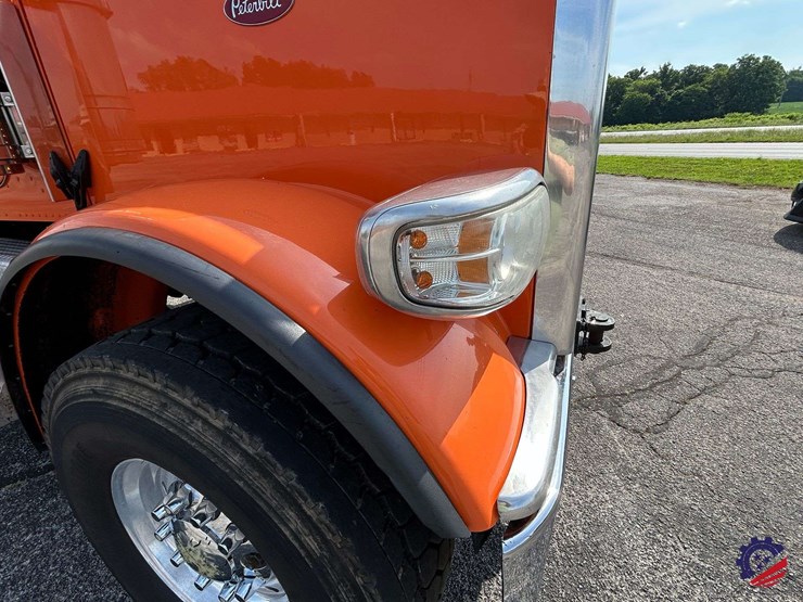 2016-peterbilt-367-image-27