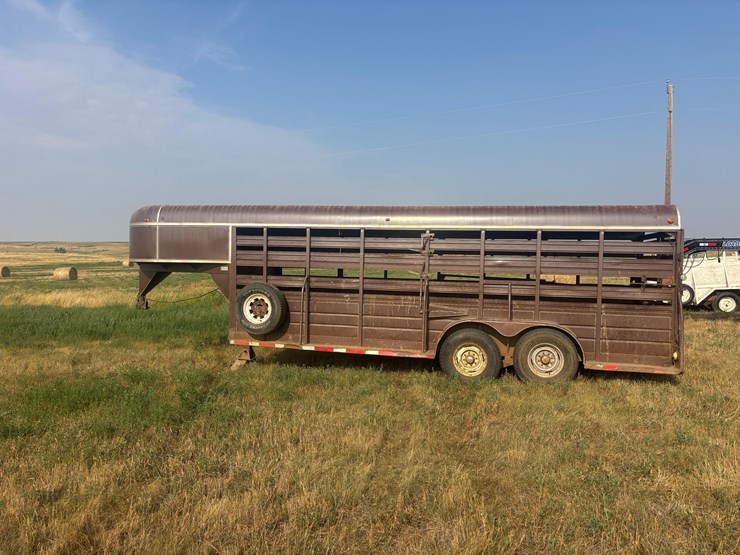 1976-w&w-stock-trailer-image-8