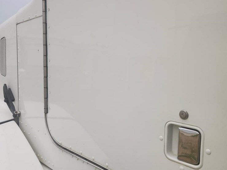 1999-peterbilt-385-image-22