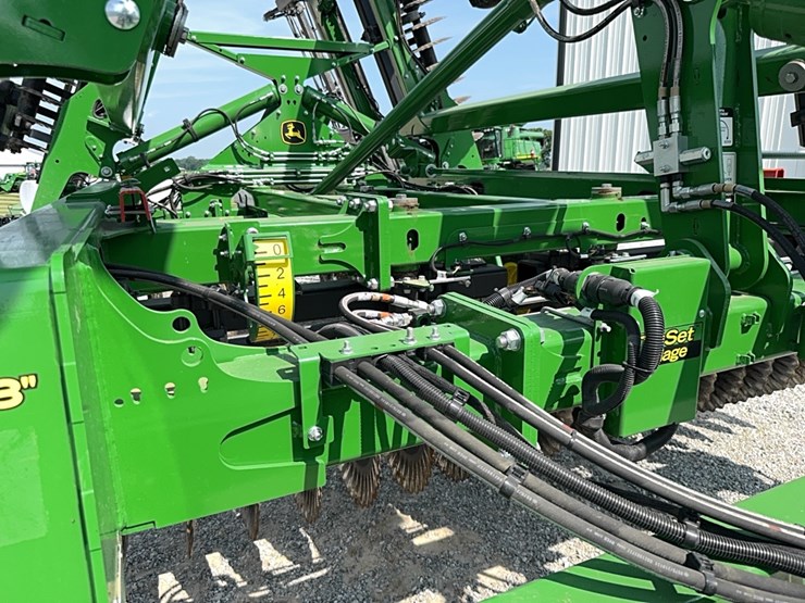 2021-john-deere-2660vt-image-14