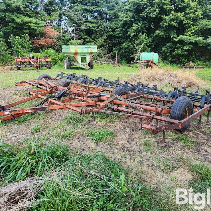 ALLIS-CHALMERS 1300