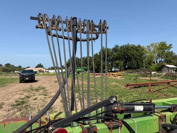 #2651-•-willmar-red-ball-broadcast-wf640-40'-hooded-sprayer-inv#2651-image-4