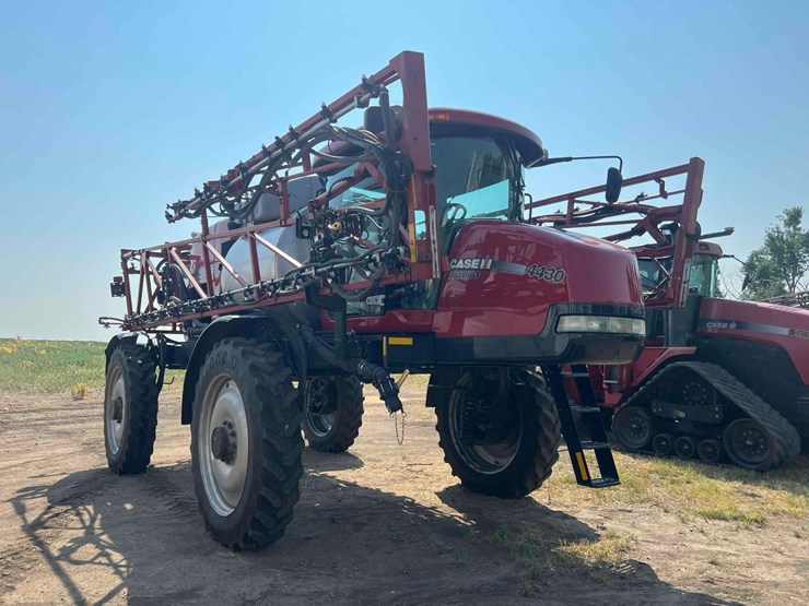 case-ih-patriot-4430-sprayer-image-3