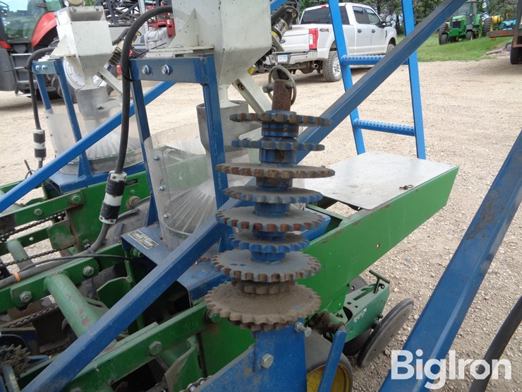 almaco-4r30-3-pt-research-planter-image-17