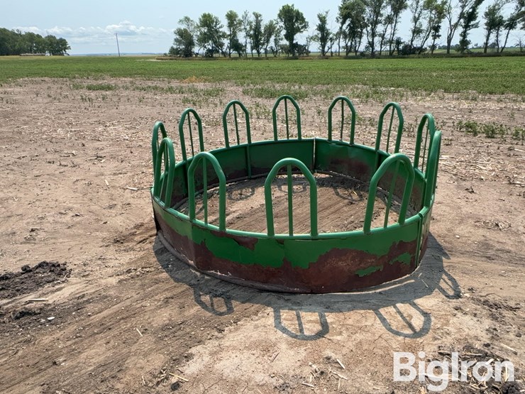 hw-steel-bale-feeder-image-1
