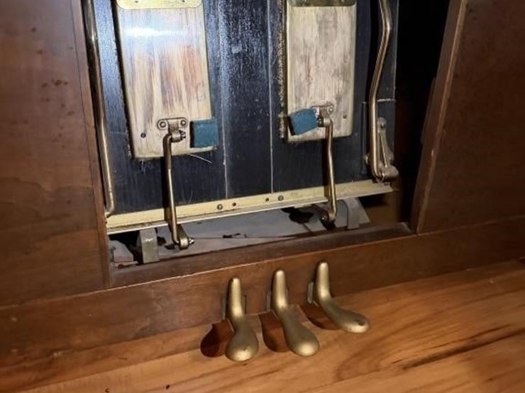 offsite--antique-player's-piano-image-7