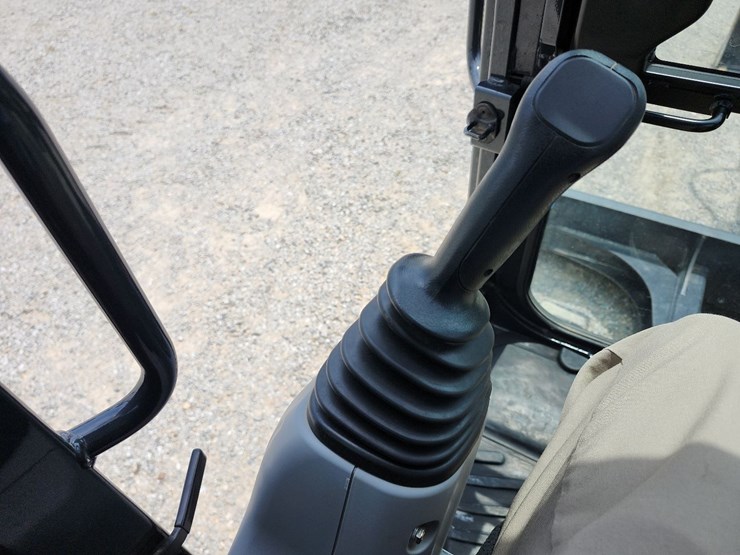 2022-deere-60g-image-27