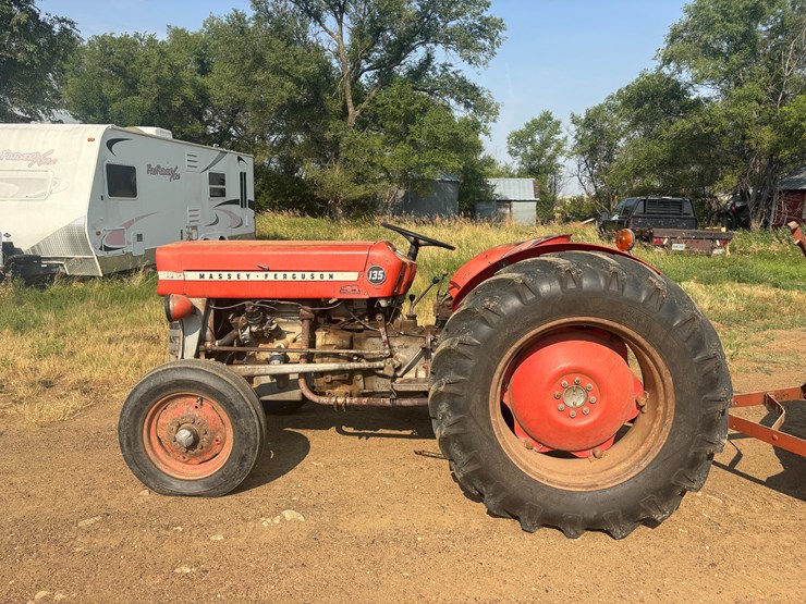 massey-ferguson-135-image-10