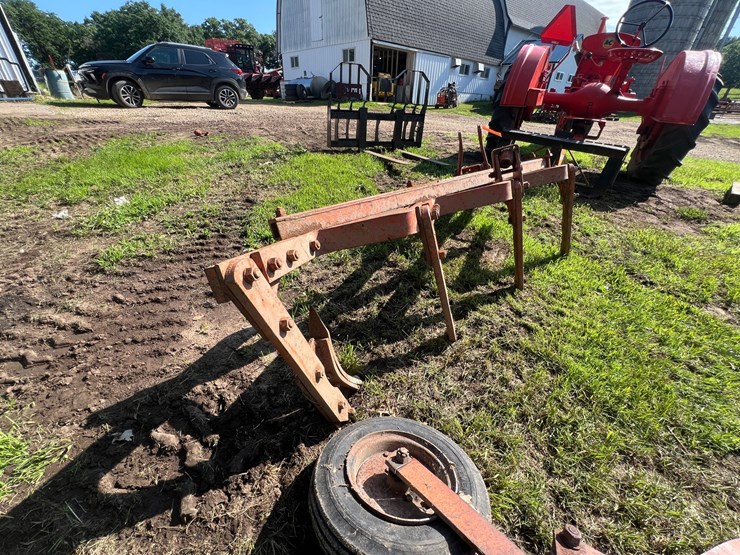 #9910-•-allis-chalmers-snap-coupler-4-bottom-plow-image-3
