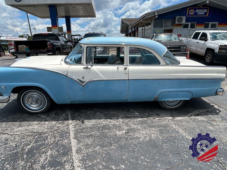 1955-ford-fairlane-club-sedan-image-1