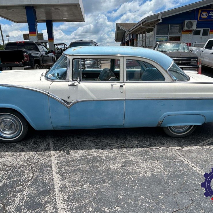 1955 Ford Fairlane Club Sedan