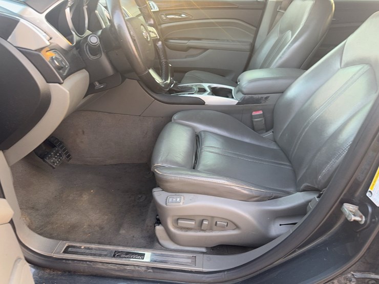 2012-cadillac-srx-image-26
