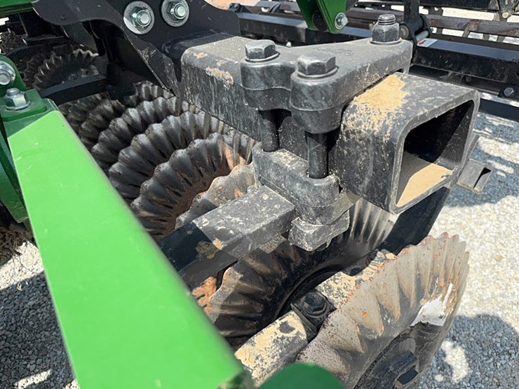 2021-john-deere-2660vt-image-28