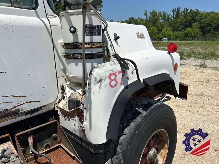 1992-mack-dm600gk-rear-discharge-(glider-kit)-concrete-mixer-truck-image-39