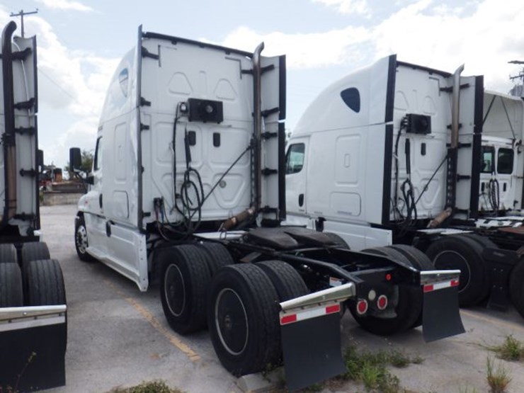 2017-freightliner-cascadia-125-evolution-image-16