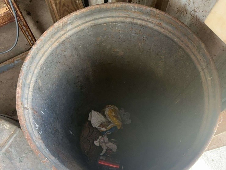 galvanized-metal-trash-cans-with-lid-image-2