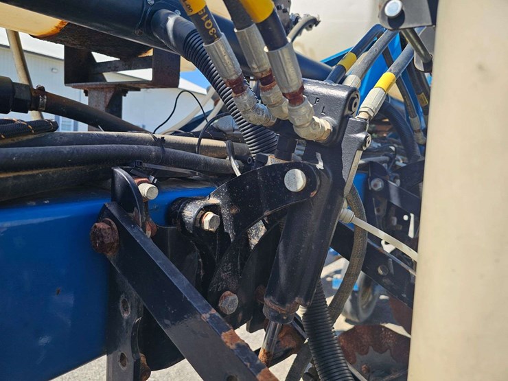 2001-kinze-16-row-planter-image-5