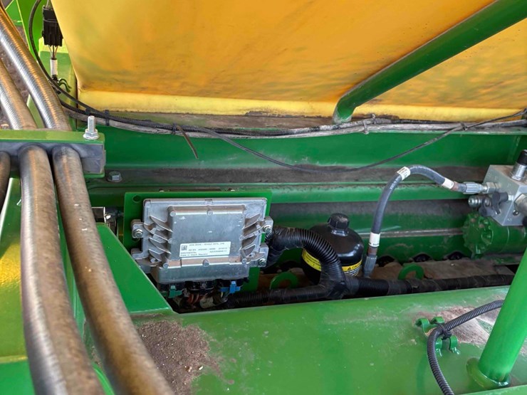 john-deere-1890-image-21