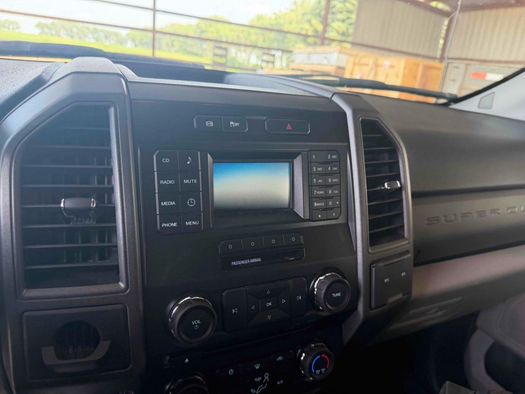 2017-ford-f550-super-duty-service-truck-image-13
