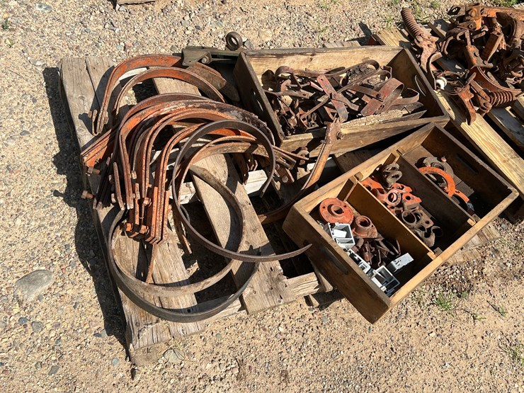 #9938-•-(3)-pallets-of-misc.-allis-chalmers-parts-image-2