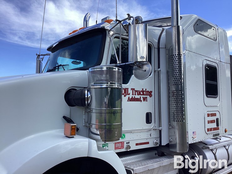 2011-kenworth-t800-image-15