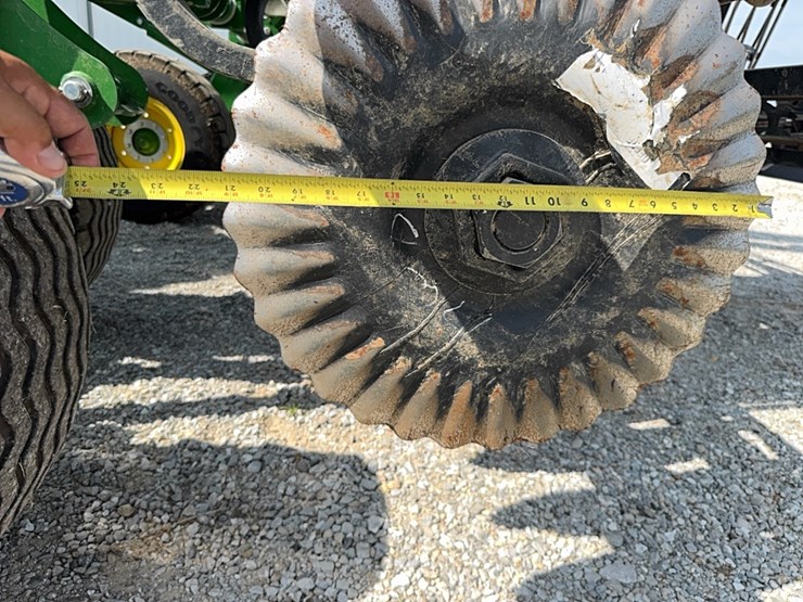 2021-john-deere-2660vt-image-43