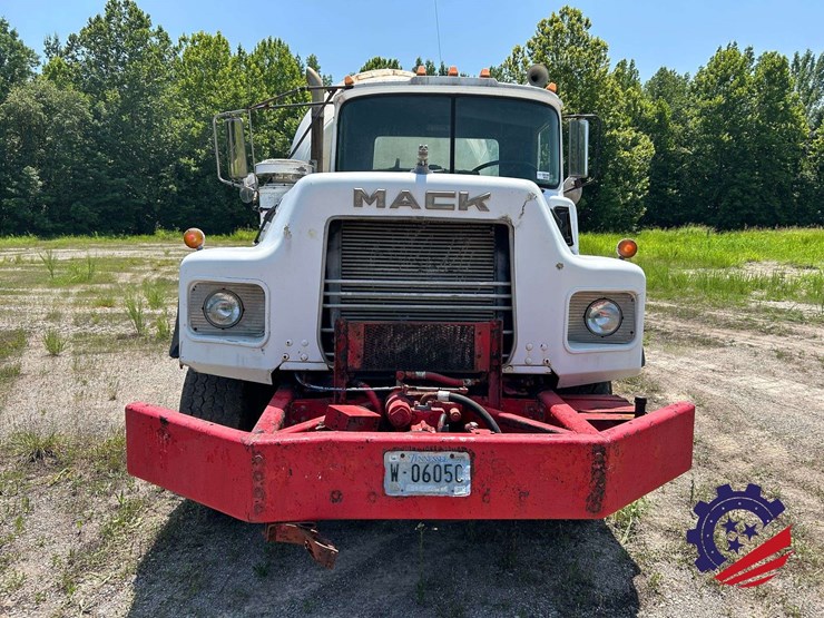 1988-mack-dm690s-image-11
