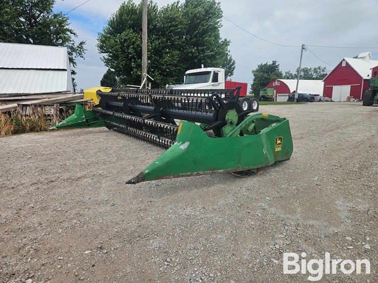 john-deere-220-image-1