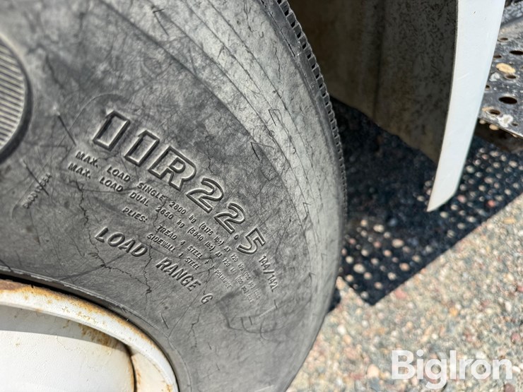 1999-freightliner-fl70-image-19