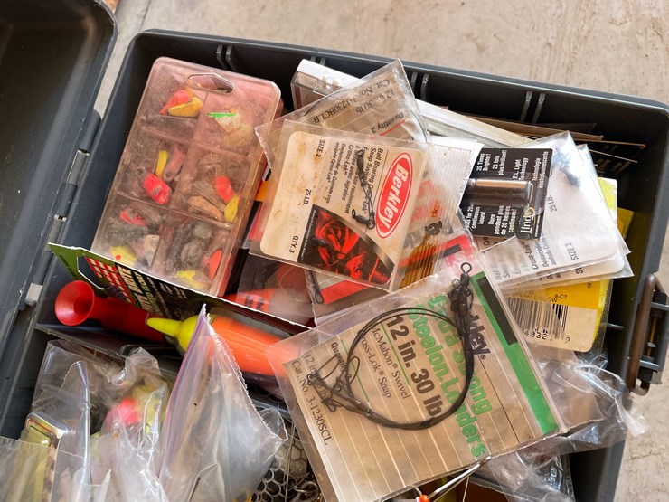 #3683-•-plano-phantom-protackle-box-with-contents-image-9