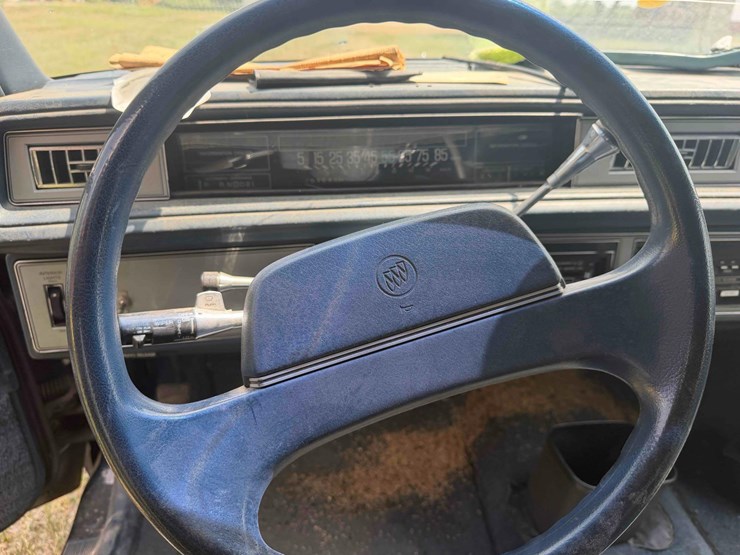 1988-buick-lesabre-custom-sedan-image-17