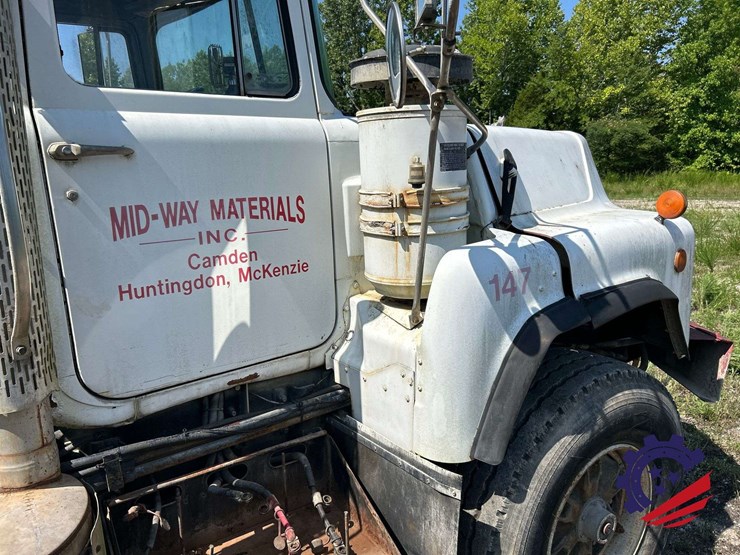 1995-mack-dm690s-image-56