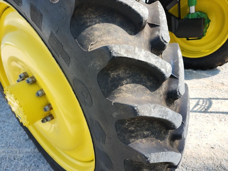 2011-john-deere-4730-image-29