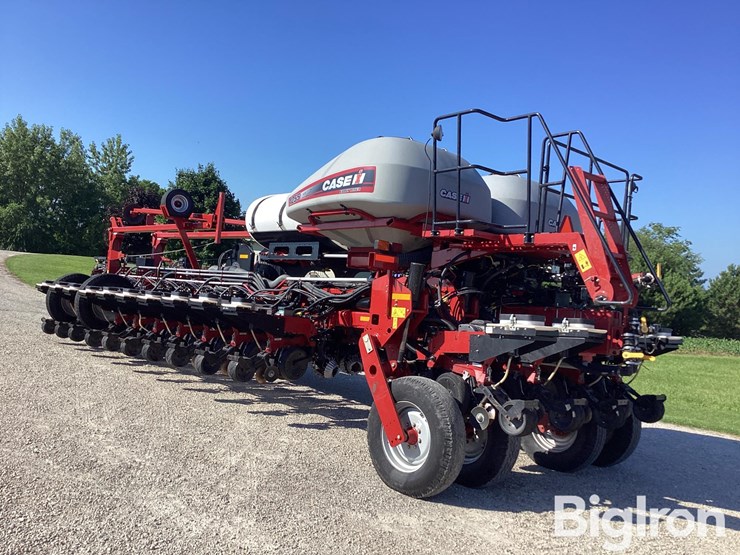 2014-case-ih-1255-image-7