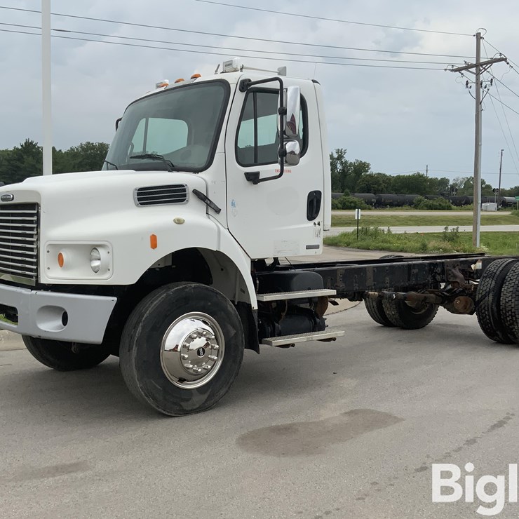 2009 FREIGHTLINER M2 106